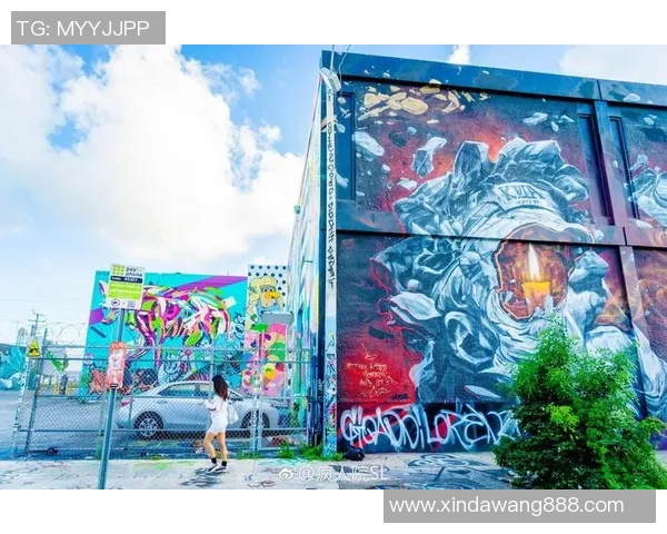 梅西的艺术之旅：从足球场到画布的精彩转变与创作探索