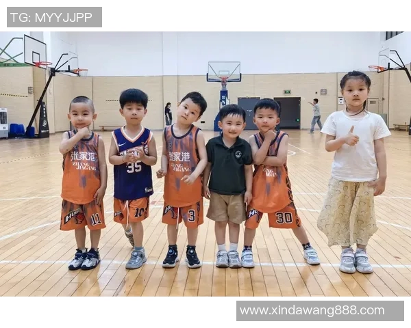 在篮球场上追逐梦想的小明星们的成长故事与友情冒险 在篮球场上追逐梦想的小明星们的成长故事与友情冒险